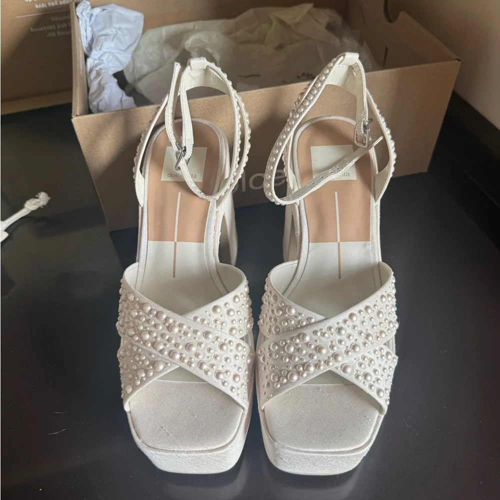 Dolce Vita Wessi Platform Sandal in Pearl